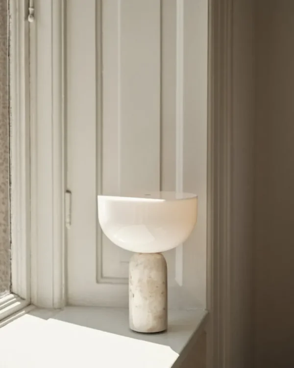 New Works Kizu bärbar bordslampa, Kunis Breccia-marmor