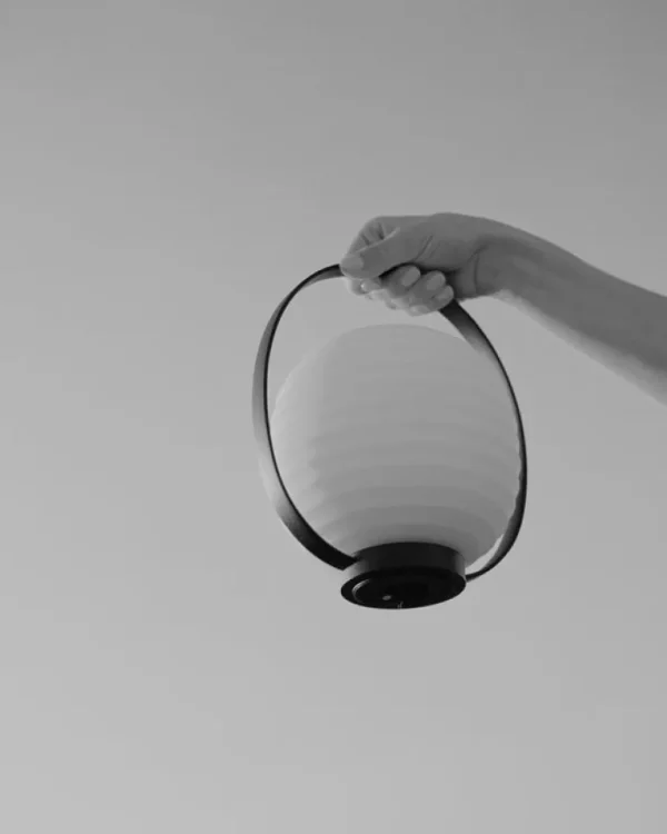 New Works Lantern bärbar lampa