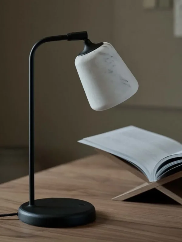 New Works Material bordslampa, The Black Sheep Edition, vit marmor