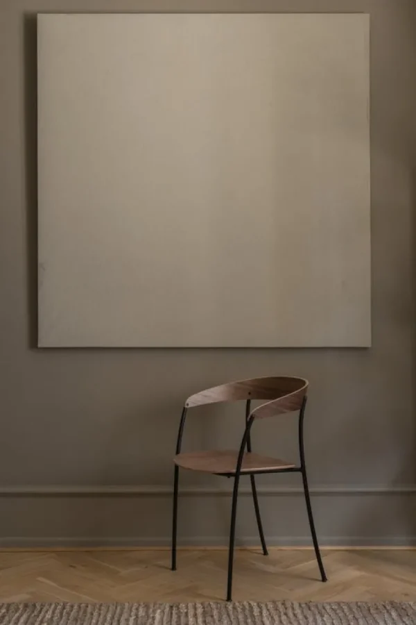 New Works Missing karmstol, lackerad valnöt - svart