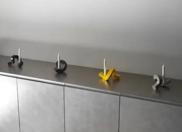 Normann Copenhagen Crooked One, ljusstake, brons