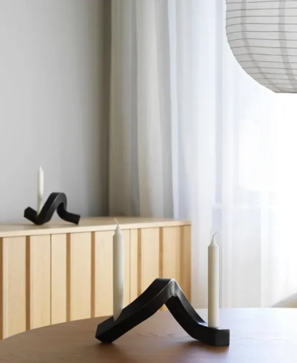 Normann Copenhagen Crooked One, ljusstake, brons