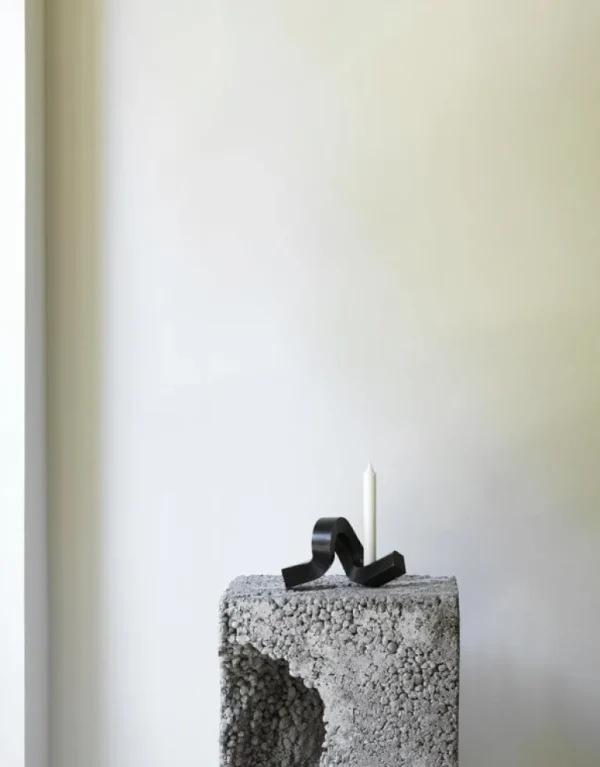 Normann Copenhagen Crooked One, ljusstake, brons