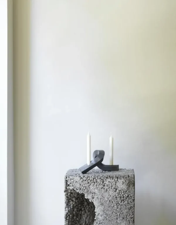 Normann Copenhagen Crooked Two, ljusstake, grå