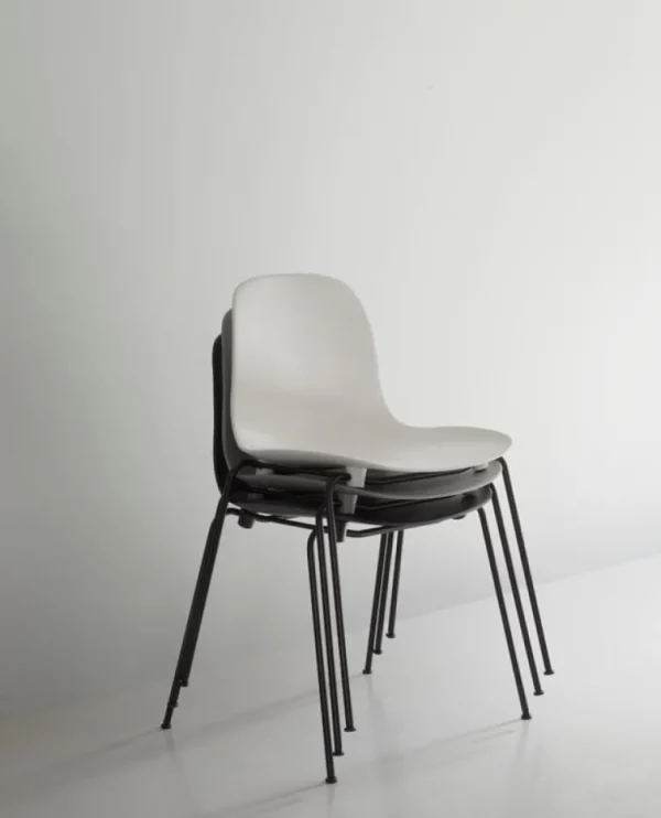 Normann Copenhagen Form stol, stapelbar, svart stål - svart