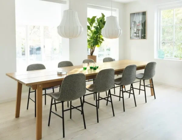 Normann Copenhagen Form stol, svart stål - Synergy 16