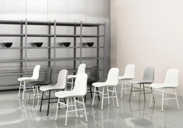 Normann Copenhagen Form stol, svart stål - Synergy 16