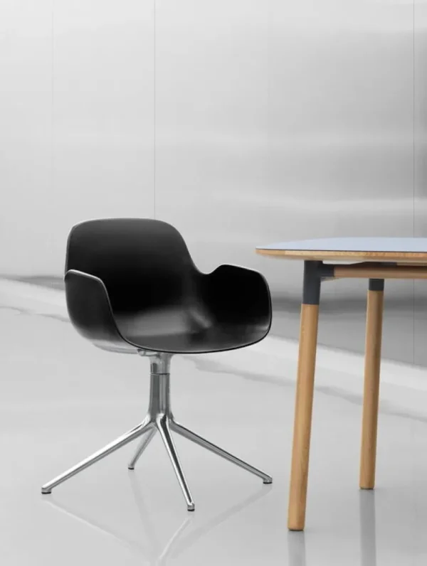 Normann Copenhagen Form Swivel 4L fåtölj, aluminium - Synergy 16