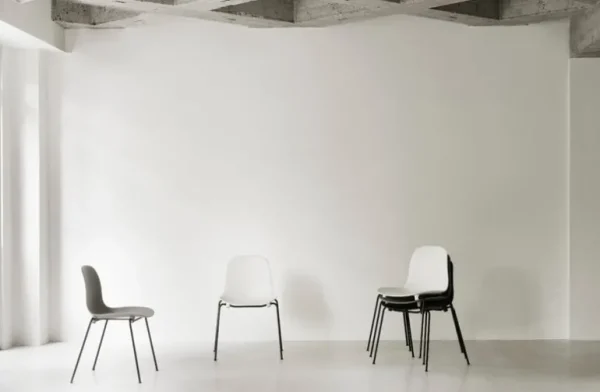 Normann Copenhagen Form stol, stapelbar, svart stål - svart