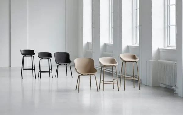 Normann Copenhagen Hyg barstol, 65 cm, svart - brandyfärgat Ultra-läder