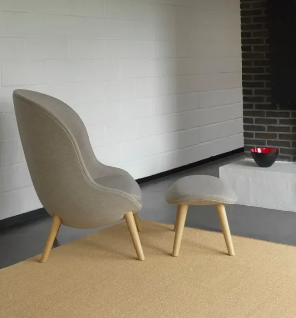 Normann Copenhagen Hyg loungefåtölj, hög, ek - brandyfärgat Ultra-läder