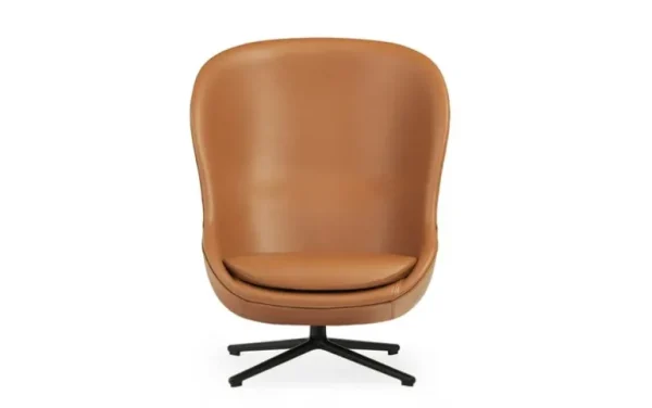 Normann Copenhagen Hyg loungefåtölj, hög, svängbar och lutbar, svart - konjakfärgat