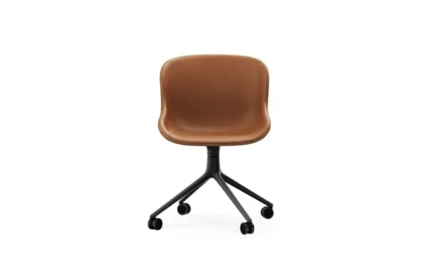 Normann Copenhagen Hyg snurrstol med 4 hjul, svart - brandy Ultra läder