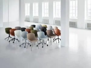 Normann Copenhagen Hyg stol med 5 hjul, svängbar, svart - Main Line Flax 20