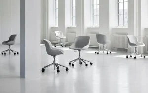 Normann Copenhagen Hyg stol med 5 hjul, svängbar, aluminium - Synergy 16