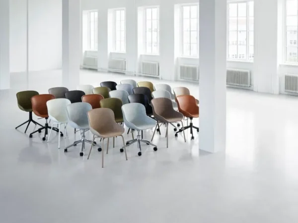 Normann Copenhagen Hyg stol med 5 hjul, svängbar, aluminium - Synergy 16