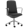 Normann Copenhagen Off stol med 5 hjul, armstöd, aluminium - svart läder Ultra