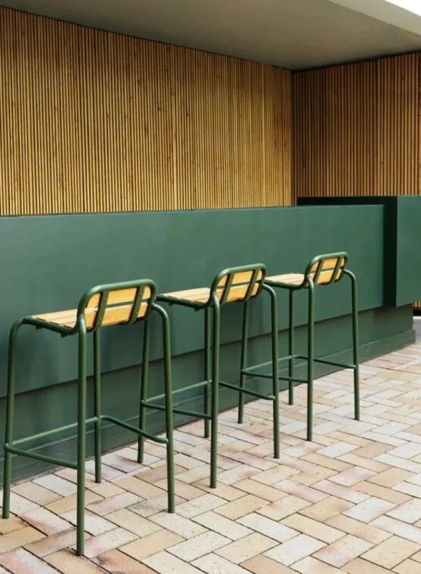 Normann Copenhagen Vig barstol, 75 cm, robiniaträ - mörkgrön