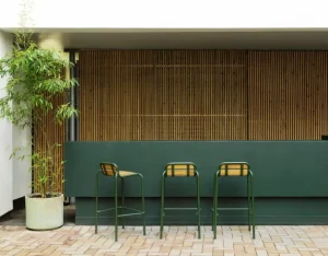 Normann Copenhagen Vig barstol, 75 cm, robiniaträ - mörkgrön