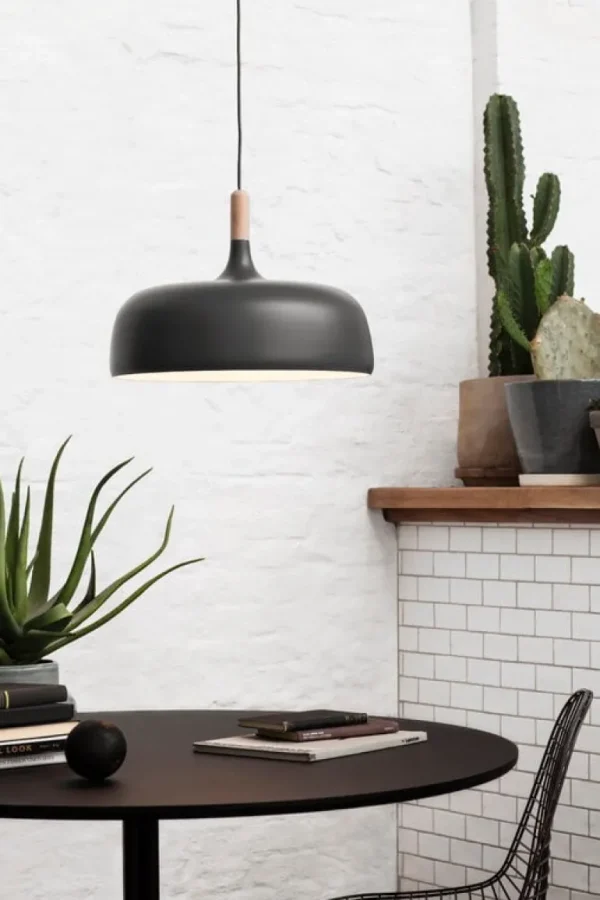 Northern Acorn taklampa, matt svart