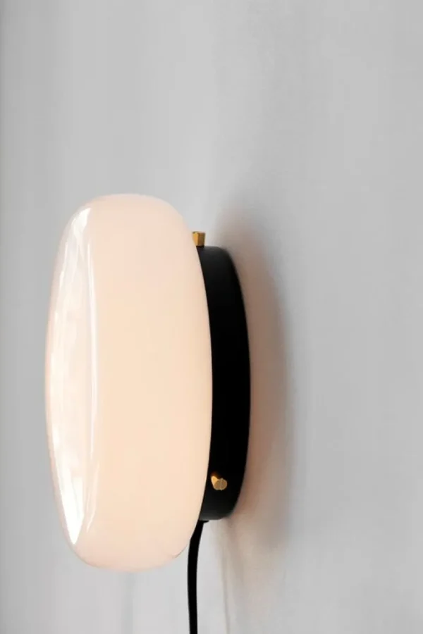 NUAD Opa vägglampa, opal
