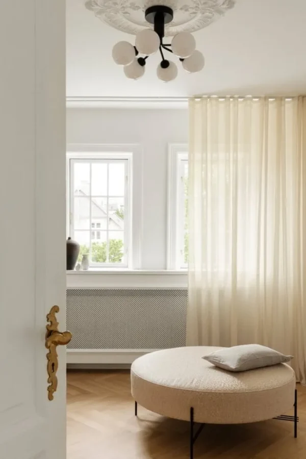 Nuura Apiales 6 taklampa, satin black - opal white