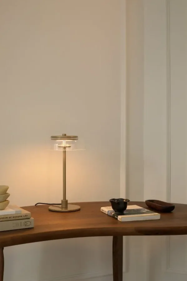 Nuura Blossi bordslampa, liten, Nordic gold - klar