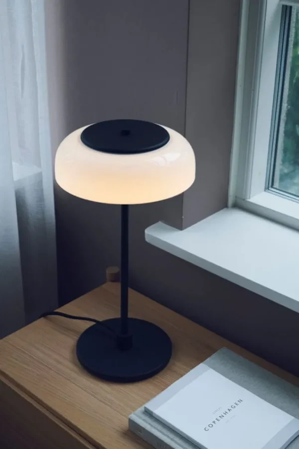 Nuura Blossi bordslampa, satinsvart - opal