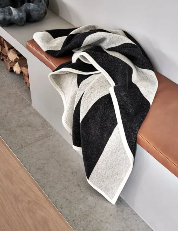 Pappelina Bob matta, 70 x 225 cm, svart - vanilj