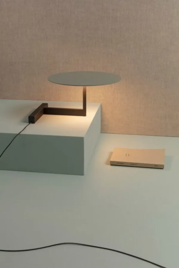 Vibia Flat 5965 bordslampa, grå