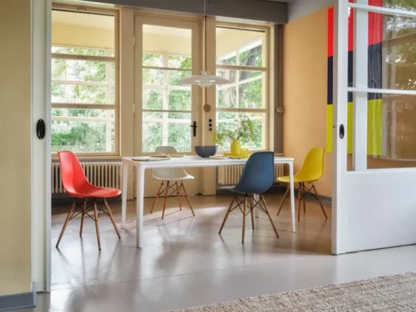 Vitra Eames DSW stol, cotton white RE - lönn