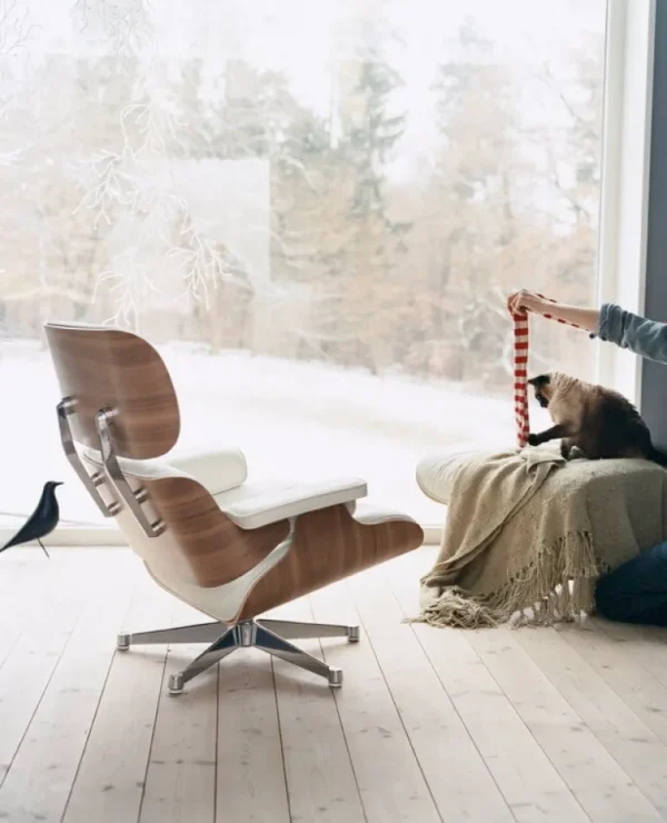 Vitra Eames Lounge Chair & Ottoman, ny storlek, vit valnöt - vit