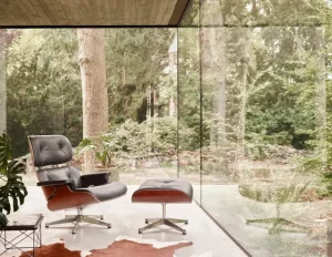 Vitra Eames Lounge Chair, ny storlek, American cherry - svart läder