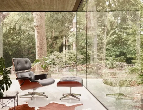 Vitra Eames Lounge Chair, ny storlek, American cherry - svart läder