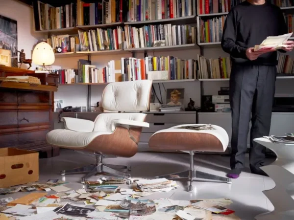 Vitra Eames Lounge Chair & Ottoman, ny storlek, vit valnöt - vit