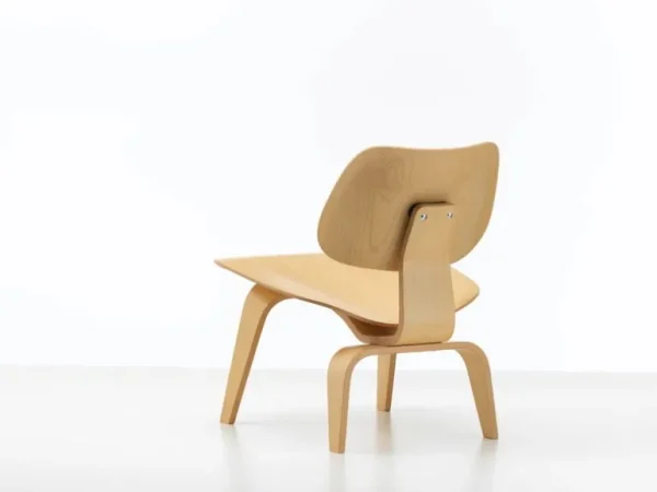 Vitra Plywood Group LCW fåtölj, ask