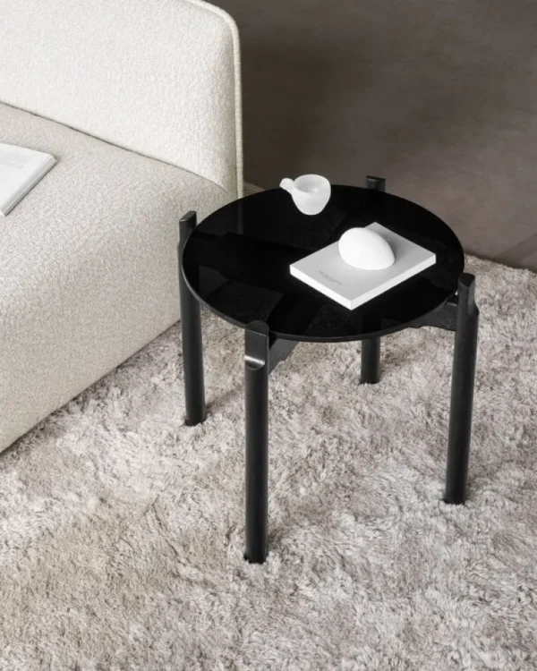 Wendelbo Notch sidobord, runt, S, svart glas - svartbetsad ek
